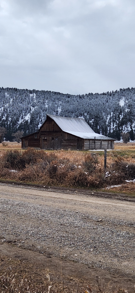 Jackson Hole Travel Guide featuring the historic barn near Grand Teton National Park